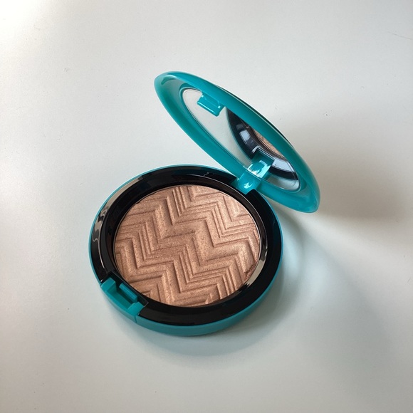 M.A.C. x Patrick Starrr Opalescent Face Powder, Hot and Heavy - Picture 3 of 6